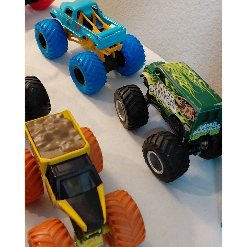 Monster Jam Hot Wheels Monster Trucks Lot Of 10 Captain America EarthShaker